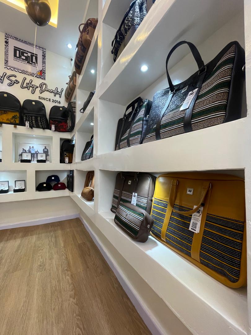 Boutique DSLD — sacs et accessoires en rayon